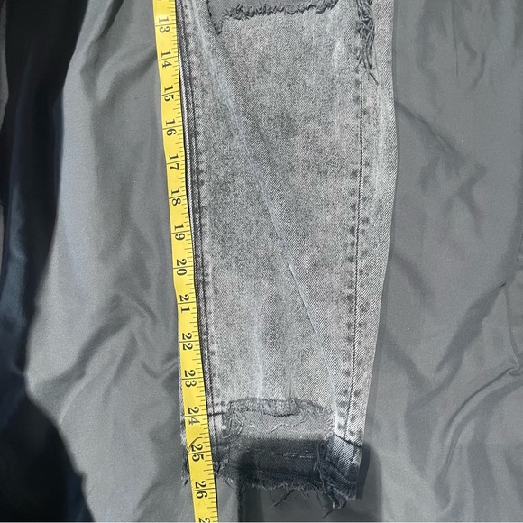 American Eagle ripped mom jeans black wash gray denim NWOT size 4R - Picture 12 of 13